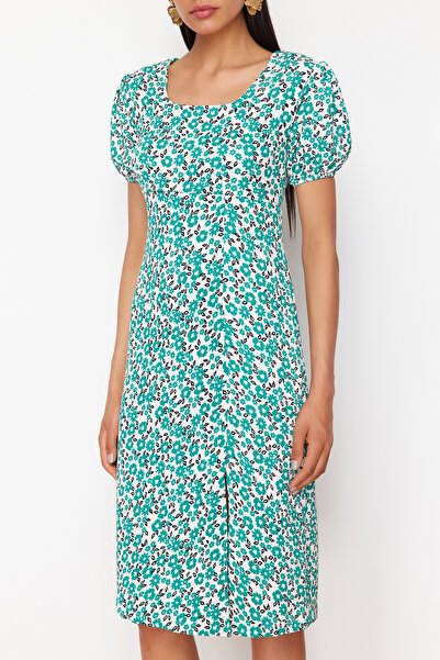 Trendyol Collection Pletené šaty s pistáciově zelenou strečovou texturou - čtvercový límec, detail zadní kravaty, shromážděné TWOSS24EL00877