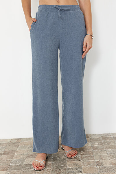 Trendyol Collection Prémiové indigové široké pružné pletené kalhoty TWOSS24PL00054