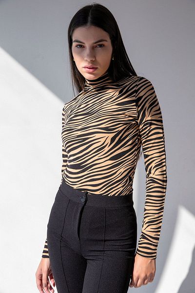 la & vetta Γυναικείο κορμάκι με γιακά Camel Zebra με σχέδιο