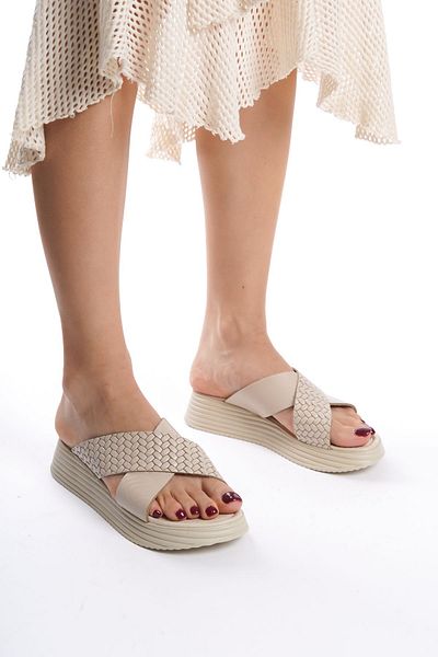 Shoesers Γυναικείες παντόφλες Vaketa από γνήσιο δέρμα με χιαστί λουράκι ειδικής σχεδίασης