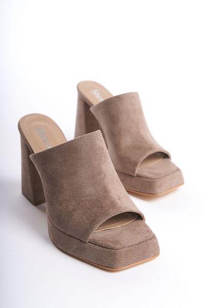 Shoesers Γυναικείες παντόφλες πλατφόρμας ειδικής σχεδίασης με τακούνι με φαρδύ λουράκι με επίστρωση σουέτ