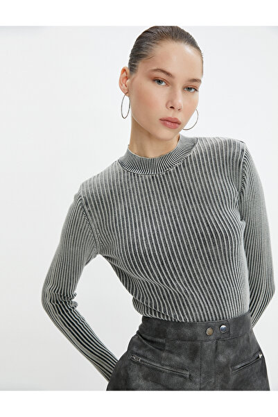 Koton Strickpullover mit ausgewaschenem Camisole, langen Ärmeln und Rundhalsausschnitt