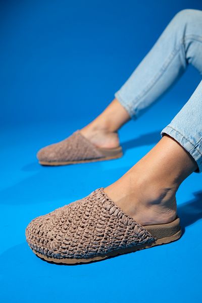 LuviShoes Hellbraune gestrickte Damen-Hausschuhe - LOOP