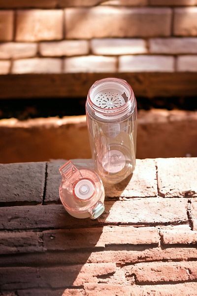YDGR 600 ml Sports Water Bottle with Shaker and Finger Strap st-7212