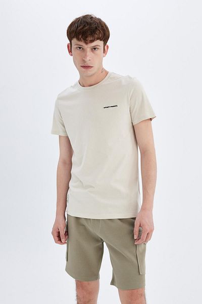 DeFacto Slim Fit T-Shirt mit Rundhalsausschnitt und bedrucktem Kurzarm C3947AX24SM
