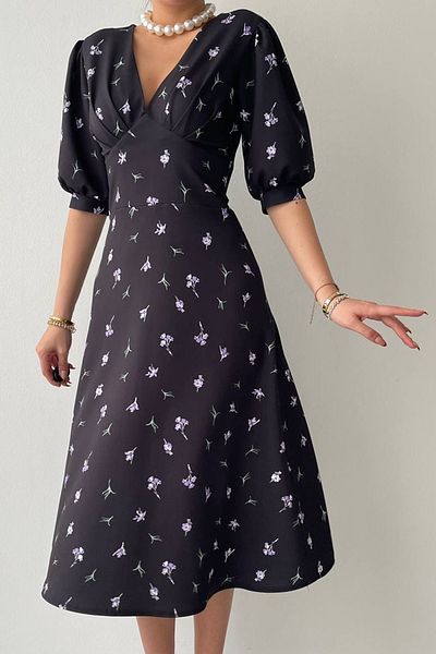 lovebox Rochie Atlas cu decupaj evazat cu imprimeu floral Midi negru - Decolteu în V, mânecă cu bule, 153