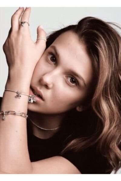 Jeronkarji Millie Bobby Brown Tablo Ahşap Poster Dekoratif