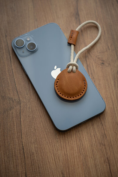 minimal X design Airtag Deri Kılıfı V2 Camel - Anahtarlık Askı - Gerçek Deri El Yapımı - Minimalist Tasarım