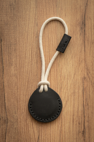 minimal X design Airtag Deri Kılıfı V2 Siyah - Anahtarlık Askı - Gerçek Deri El Yapımı - Minimalist Tasarım