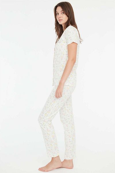 Mod Collection 3860 Set de pijamale cu nasturi în față ecru pentru femei-ecru