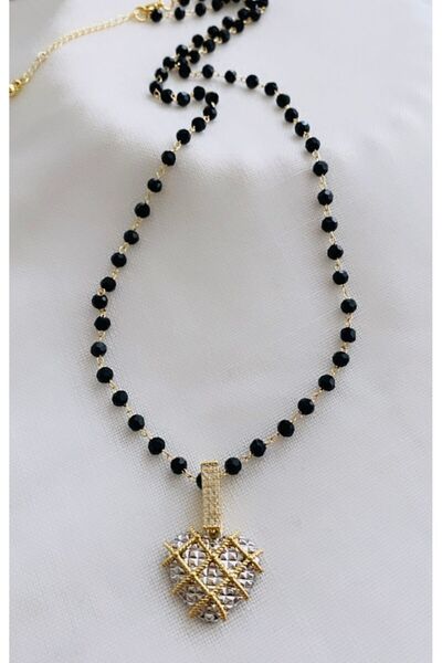 VNS Accessories قلادة على شكل قلب مع تفاصيل حجر سلسلة من الخرز الكريستالي