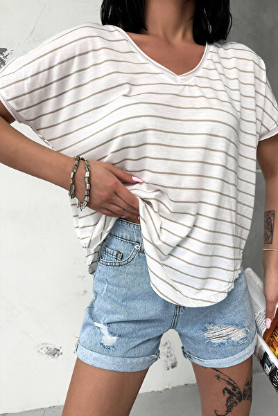 LACHT Άνετο γυναικείο χτενισμένο βαμβακερό μπλουζάκι σε μπεζ και λευκό λαιμόκοψη