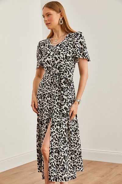 Olalook Schwarzes Strickkleid mit V-Ausschnitt und Gürtel - gemustert und geknöpft ELB-19002048