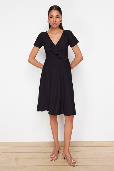 Trendyol Collection Stretchy μίντι πλεκτό φόρεμα - Μαύρα βολάν και κλείσιμο με διπλό στήθος TWOSS24EL01068