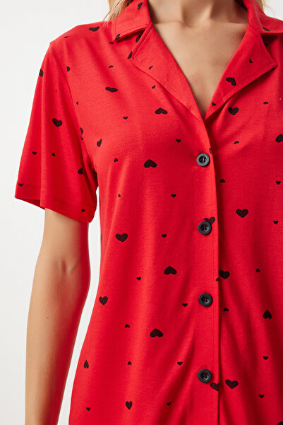 Happiness İstanbul Piros viszkóz női pizsama szett - szív rövidnadrág és ing EC00035