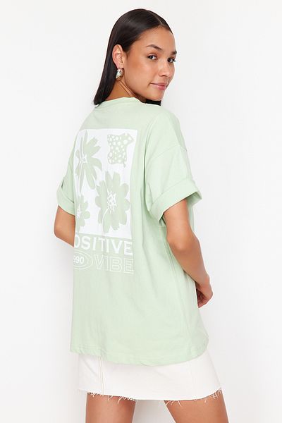 Trendyol Collection Mintfarbenes, bedrucktes Oversize-/Weitform-Strick-T-Shirt mit Rundhalsausschnitt und Rückenteil TWOSS23TS00321
