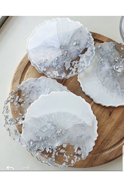 Sultan Tasarım مجموعة من 4 قواعد أكواب إيبوكسي بأوراق فضية