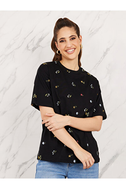 Styli تي شيرت أمامي مطرز بالزهور بالكامل