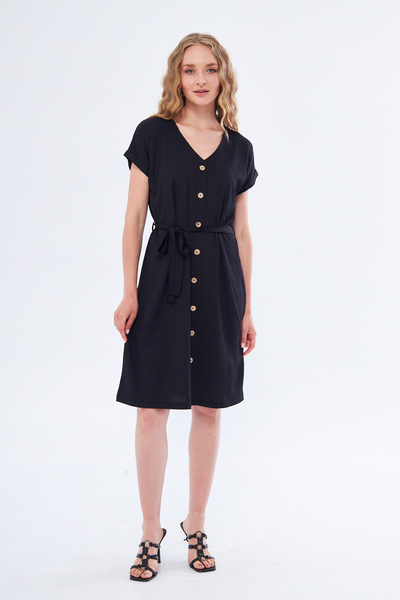 YÜKSEL IŞIK Rochie neagră cu mânecă scurtă - Design colorat cu nasturi