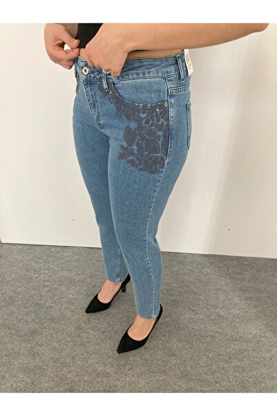 KAROL Jeans with Embroidery Detail