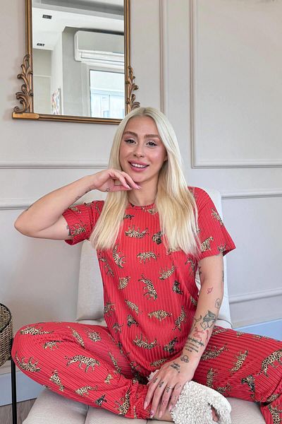 Pijamaevi Set de pijama tricotat pentru femei cu imprimeu leopard color cărămidă - mânecă scurtă