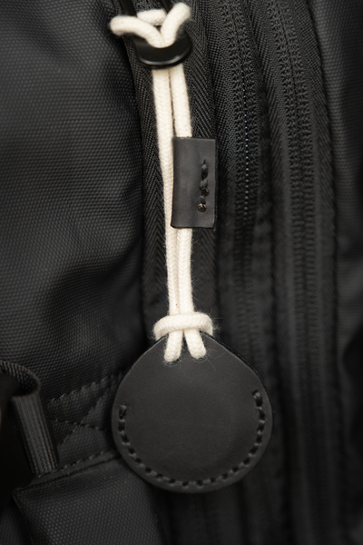 minimal X design Airtag Deri Kılıfı V2 Siyah - Anahtarlık Askı - Gerçek Deri El Yapımı - Minimalist Tasarım