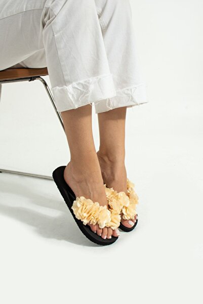 Bermody Papuci de plajă cu flori de culoare crem Mia Flip Flops