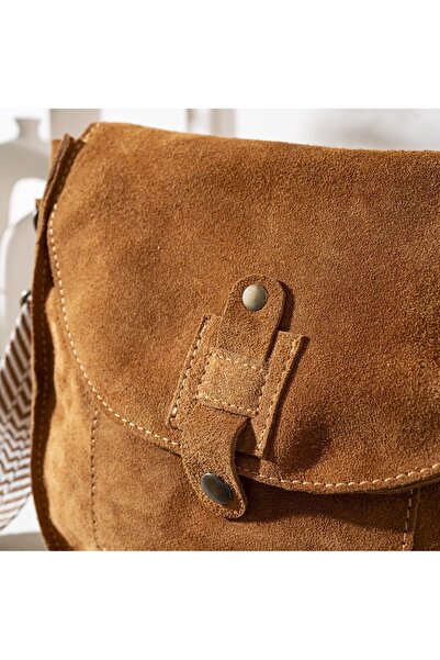Mu leather design Neferu Shoulder Bag