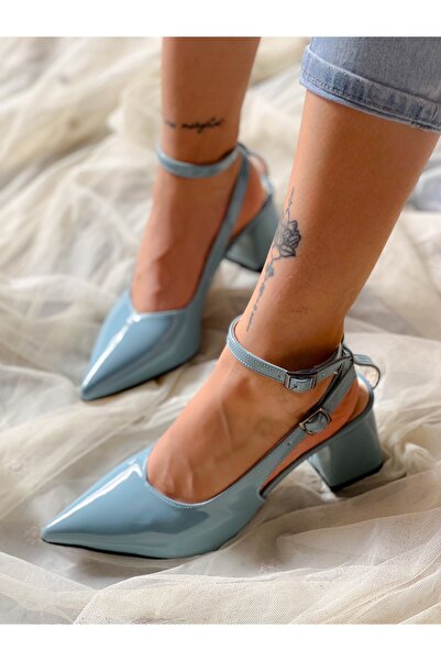 irmona Πράσινο λουστρίνι - Κλασικά σανδάλια με χαμηλό τακούνι και λουράκι