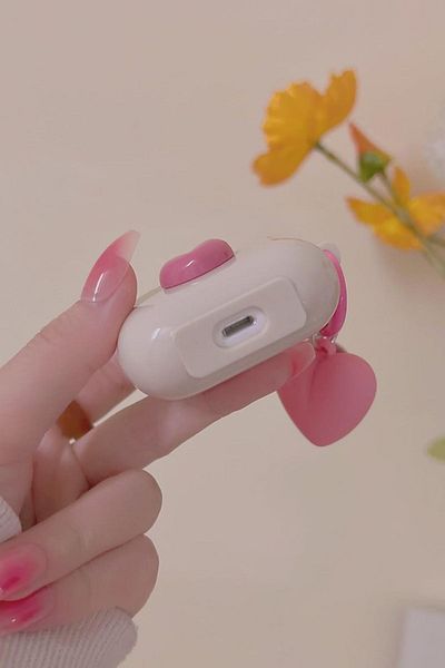 KVK PRİVACY حافظة سماعات الرأس Airpods الجيل الأول والثاني المتوافقة مع مشبك ثلاثي الأبعاد على شكل قلب وردي