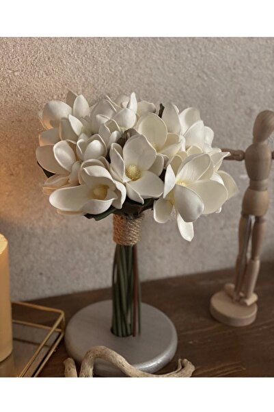 baharın tasarım atölyesi Μανόλια νυφική ​​ανθοδέσμη