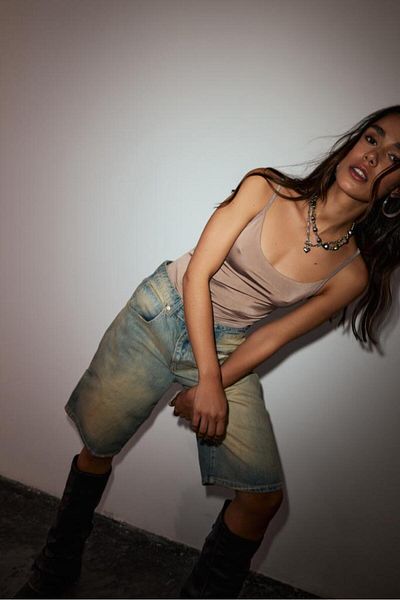 Bases Bermudă albastru din denim cu tăietură largi