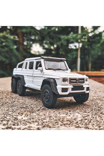 Pagina سيارة معدنية فاخرة من مجموعة G63 Amg 6x6 مقاس 12 سم باللون الأبيض