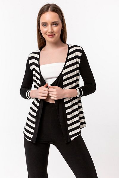 Laranor Women's Black-White Patterned Cardigan 19L6372