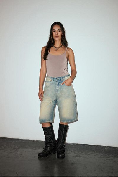 Bases Bermudă albastru din denim cu tăietură largi