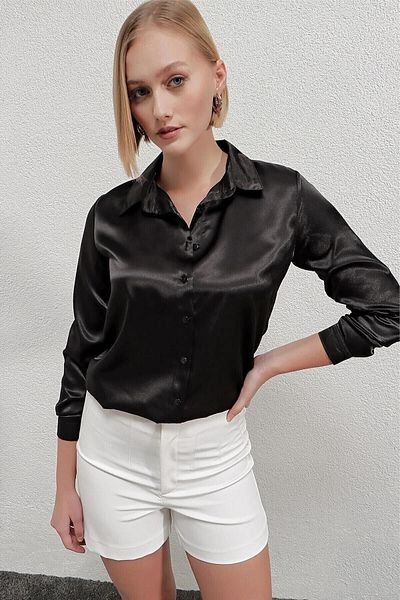 hazelin Cămașă neagră, cu suprafață de satin, ușor drapată, pentru femei Hzl22w-bd139641