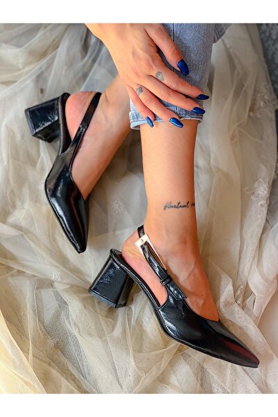 irmona صندل بكعب تومي بإبزيم معدني أسود