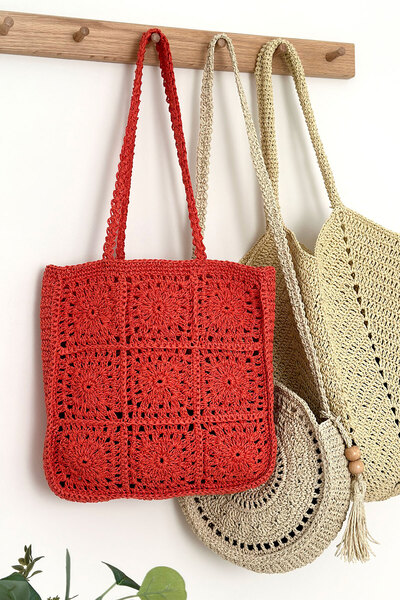 BECCASTYLE Straw Textured Tote Shoulder Bag - Motif Pomegranate Flower Summer Bag