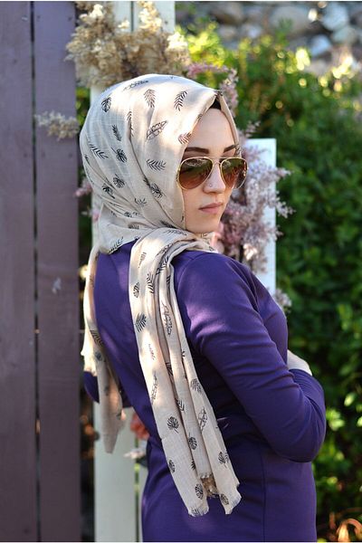 Veille Feather Pattern Beige Shawl