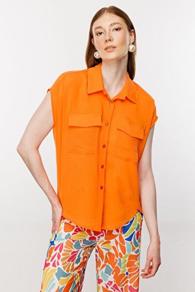 ON قميص بياقة بولو مع جيب حقيبة