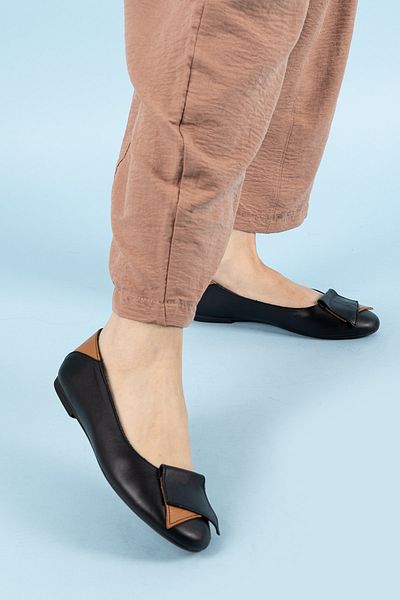 Getcho Genuine Leather Black Tan Women's Ballerinas - Kuarte