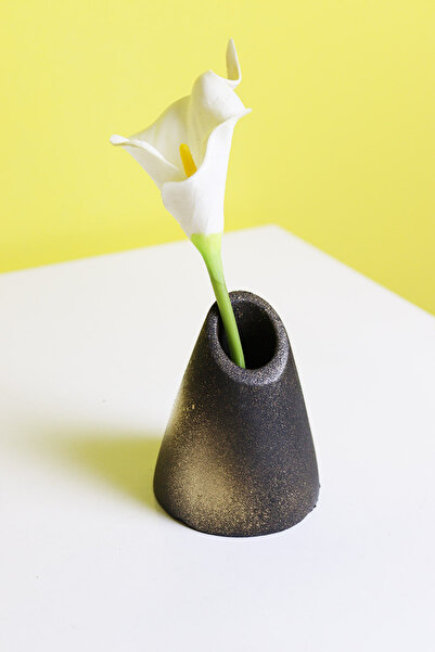 Hikwo Vază iconică cu decorațiuni aurii și tăietură asimetrică