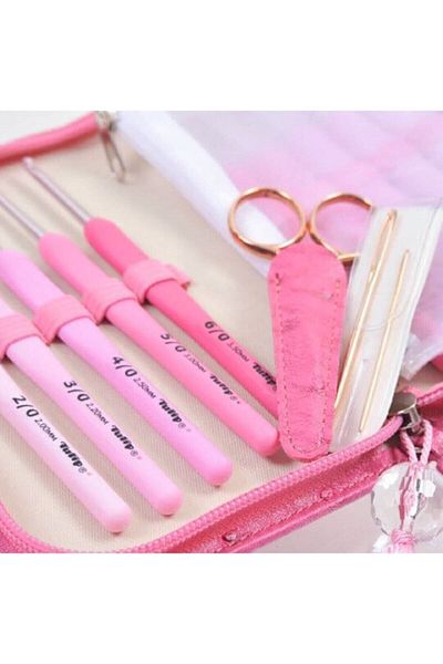 Tulip Etimo Rose - 10-Piece Pink Wool Crochet Set