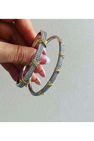 a rose jewelry Tiff.co model XOXO Model Handcuffs Bracelet