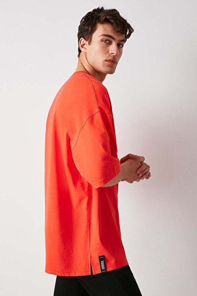 GRIMELANGE Hochwertiges Herren-T-Shirt in Oversize-Passform aus 100 % Baumwolle mit dickem, strukturiertem Aufdruck in Rot