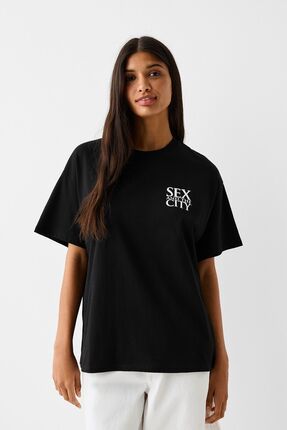 Bershka Kısa kollu Sex and the City oversize t shirt Fiyatı  