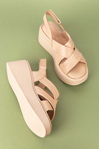 Gondol Kadın Hakiki Deri Çapraz Bantlı Şık Sandalet Elnr.472