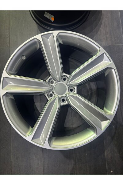 kormetal 18" (inç) 5x112 BABAYAGA RS5 Gümüş Jant Modeli Audi 4 ADET