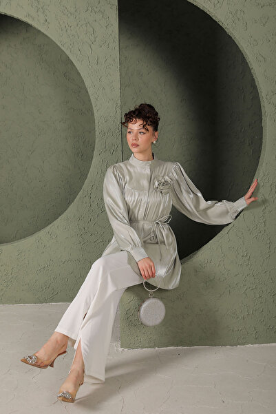 Melike Tatar قميص نعناع مع بروش وردة لامعة - 32-3033