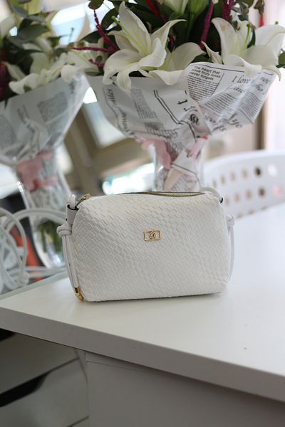 Moom Bag Geantă de umăr pentru femei cu model diamant alb - curea subțire cu noduri